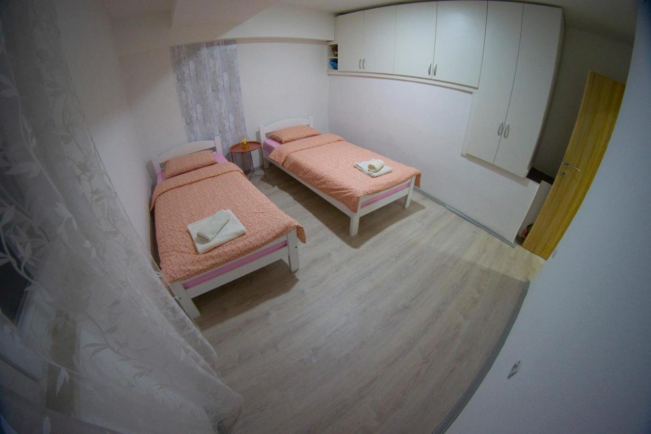 Apartments Ukropina เทรบินเย ภายนอก รูปภาพ