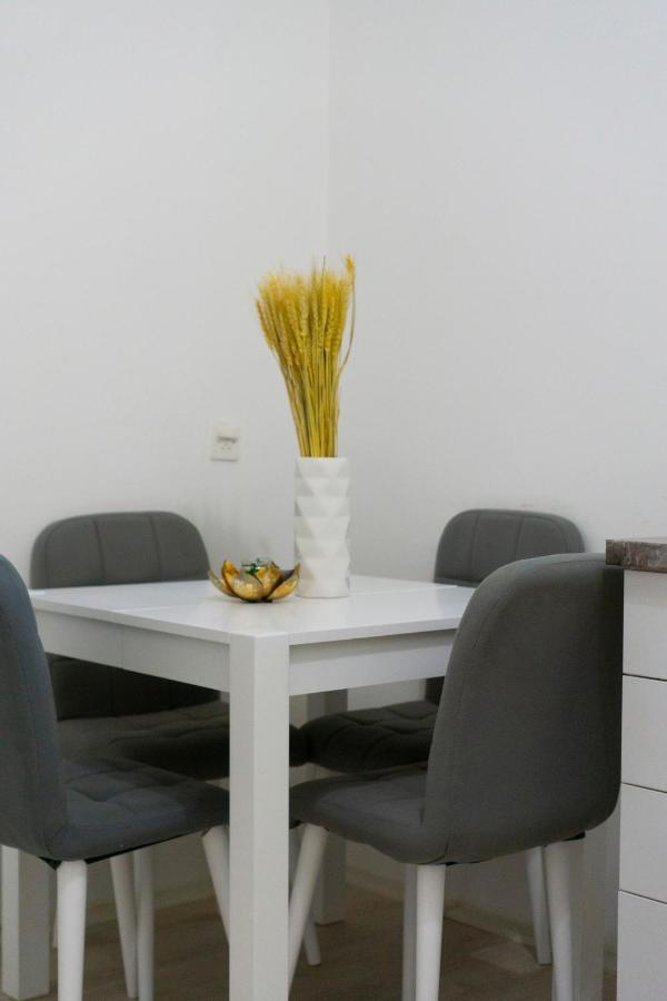 Apartments Ukropina เทรบินเย ภายนอก รูปภาพ